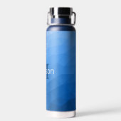 Lichtblau Geometrisches Messemuster Monogramm Trinkflasche (Rückseite)