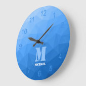 Lichtblaue Gradientengeometrie Mesh-Muster Monogra Große Wanduhr (Winkel)