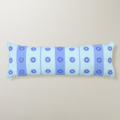 Lichtblaues dunkles blaues Blume-Muster Seitenschläferkissen (Vorderseite)