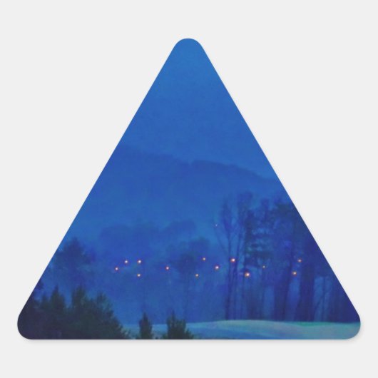 Lichter in einem blauen Berg-Nebel Dreieckiger Aufkleber (Vorderseite)