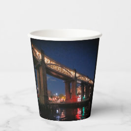 Lichter unter der Brücke Pappbecher