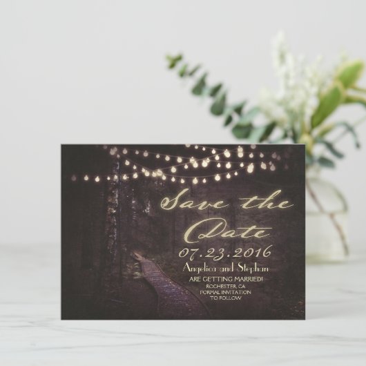 Lichterkette rustikaler Bäume Save the Date (Stehend Vorderseite)