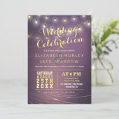 Lichterketten und lila Grunge-Hintergrund Hochzeit Einladung (Stehend Vorderseite)
