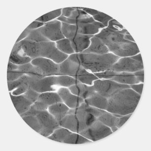 Lichtreflektionen auf Wasser: Schwarz/Weiß Runder Aufkleber