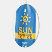 Lichtschutzlotion auf Weiß Keramik Ornament (Links)