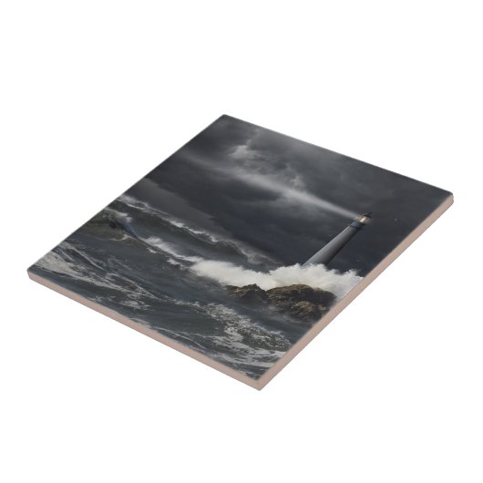 Lichtstrahl glänzend in stürmischen Ozean Fliese (Seite)