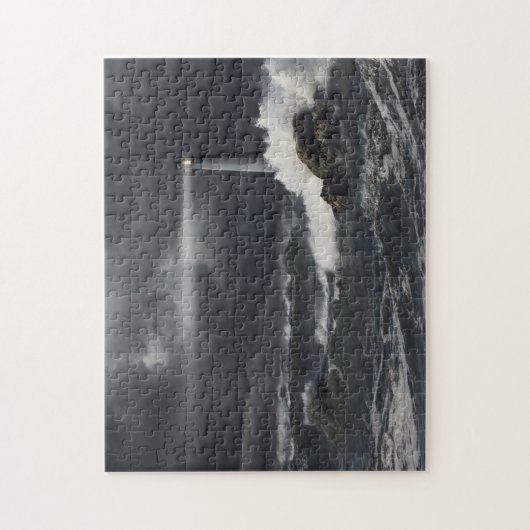 Lichtstrahl glänzend in stürmischen Ozean Puzzle (Vertikal)