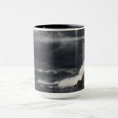 Lichtstrahl in den stürmischen Ozean Tasse (Zentrum)