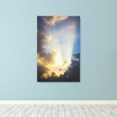 Lichtstrahlen, die durch die Wolken strahlen Leinwanddruck (Insitu (Holzboden))
