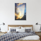 Lichtstrahlen, die durch die Wolken strahlen Leinwanddruck (Insitu (Schlafzimmer))