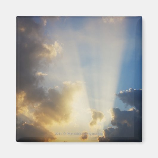 Lichtstrahlen, die durch die Wolken strahlen Magnet (Vorne)