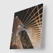 Lichtstrahlen in der Nacht Quadratische Wanduhr (Winkel)