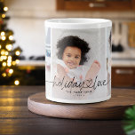 LIEBE 3 FOTOS Jumbo-Tasse<br><div class="desc">Moderne 3 Fotos und Drehbuch "Holiday Liebe" mit verbunden Herz in Wort Kaffee Tasse.</div>