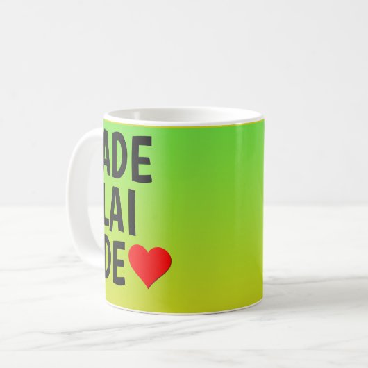 Liebe Adelaide (oder Ihr Text) Herz auf Grün Gold Kaffeetasse (Vorderseite Links)