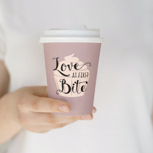 Liebe am ersten "Bite Cupcake Quote Patisserie" Pappbecher
