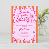 Liebe am ersten Spritz Pink Orange Bachelorette Einladung (Stehend Vorderseite)
