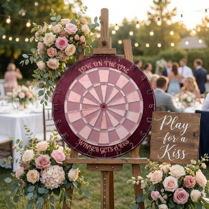 Liebe auf dem Spiel Pink Marmor Romantisches Paar Dartscheibe