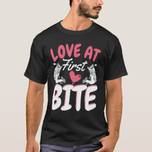 Liebe auf den ersten Bissen  Design für Fischer T-Shirt