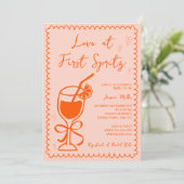 Liebe auf der ersten Spritz Hand gezogen Brautpart Einladung (Stehend Vorderseite)