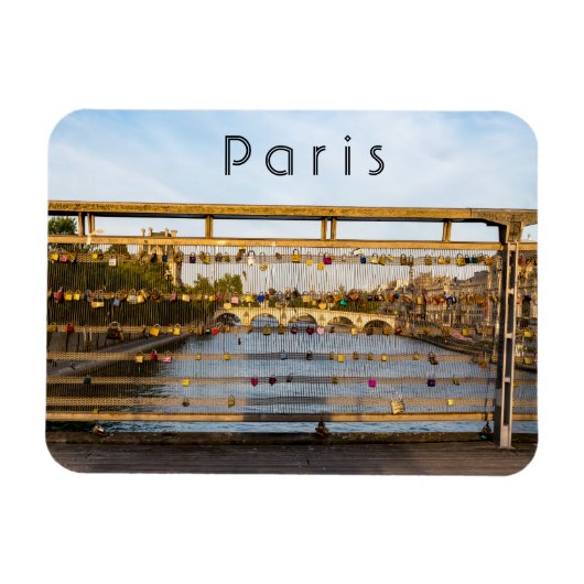 Liebe auf einer Brücke in Paris Magnet (Horizontal)