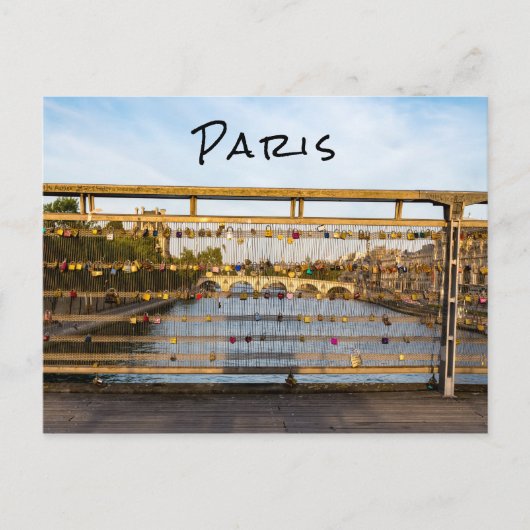 Liebe auf einer Brücke in Paris Postkarte (Vorderseite)