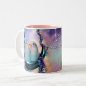 Liebe auf einer Mond-Schwingen-Tasse Zweifarbige Tasse (Vorderseite Links)