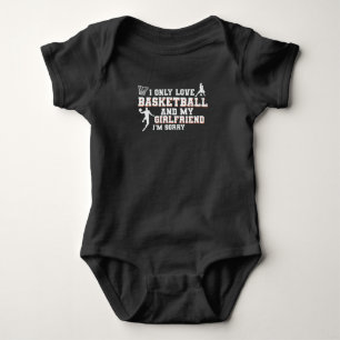 Liebe Basketball und meine Freundin   Entwurf Baby Strampler