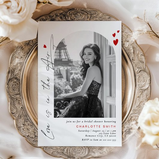 Liebe befindet sich im Air Minimalistisch Foto Bra Einladung