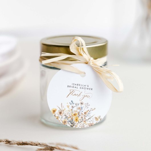 Liebe befindet sich im Brautparty der Wildblume Geschenkanhänger