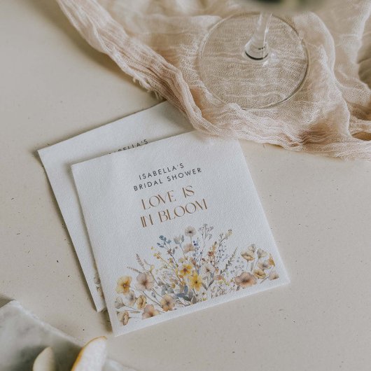 Liebe befindet sich im Brautparty der Wildblume Serviette