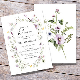 Liebe befindet sich in der Blumendusche Einladung