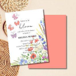 Liebe befindet sich in der Blumendusche Einladung