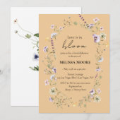 Liebe befindet sich in der Blumendusche Einladung (Vorne/Hinten)