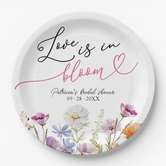 Liebe befindet sich in der Wildblume des Brautpart Pappteller (Vorderseite)