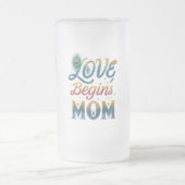 Liebe beginnt mit Mama" Mattierte Tasse aus Glas - (Mittel)