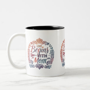 Liebe beginnt mit "Mama" Zwei-Tonen-Tasse (11 oz) Zweifarbige Tasse