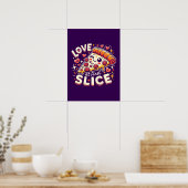 Liebe bei First Slice, Niedliche Pizza Lover Spaß Poster (Küche)