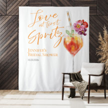 Liebe bei First Spritz | Brautparty-Backdrops