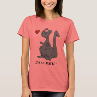 Liebe beim ersten Bite Dinosaurier T-Shirt