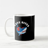 Liebe beißt Lustiger Valentinstag Hai Herz Witz Kaffeetasse (Links)