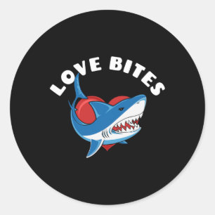Liebe Bites Funny Valentinstag Shark Heart Joke Runder Aufkleber