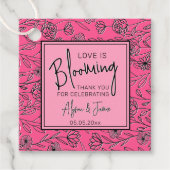 Liebe blüht in rosa und schwarz blumengeschmücktem geschenkanhänger (Vorderseite)