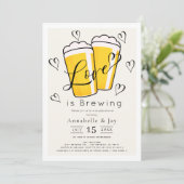 Liebe Braut Bier Paare Dusche Einladung (Stehend Vorderseite)