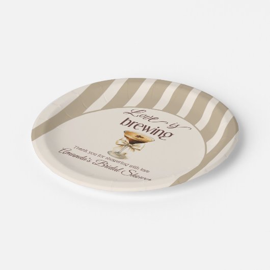 Liebe Braut Espresso Martini Bow Brautparty Pappteller (Schrägansicht)