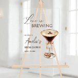 Liebe Braut Espresso Martini Brautparty Acrylschild<br><div class="desc">Feiern Sie die zukünftige Braut mit einem schicken Espressomartini-Brautparty-Zeichen "Liebe ist Brewing".</div>