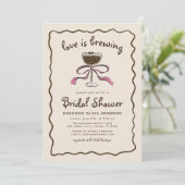 Liebe braut Espresso Martini Brautparty Einladung (Stehend Vorderseite)