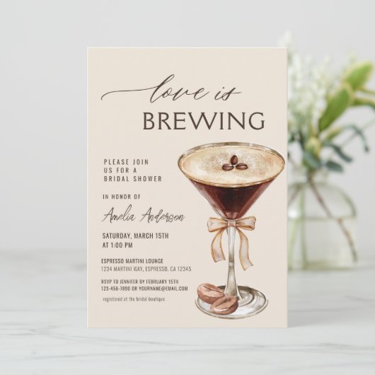 Liebe Braut Espresso Martini Brautparty Einladung (Stehend Vorderseite)