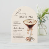 Liebe Braut Espresso Martini Brautparty Einladung (Stehend Vorderseite)