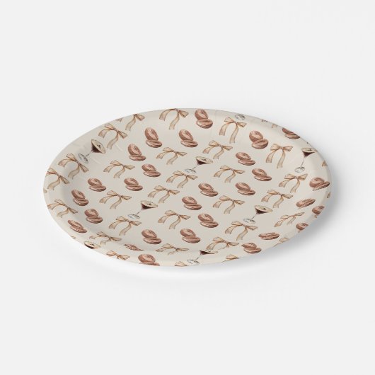 Liebe Braut Espresso Martini Brautparty Pappteller (Schrägansicht)