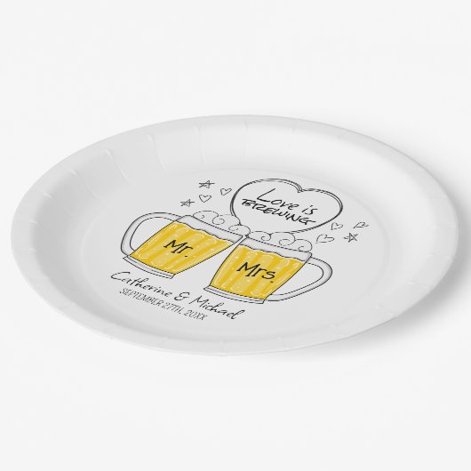 Liebe bricht handgezeichnete Bierbrille Hochzeit Pappteller (Schrägansicht)